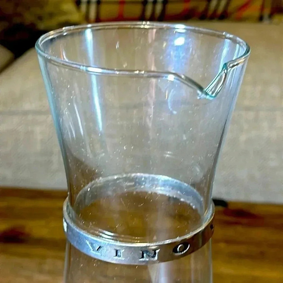 Vino Veritas Wine Carafe 10” Glass Pour Spout Silver Collar EUC - Picture 3 of 9